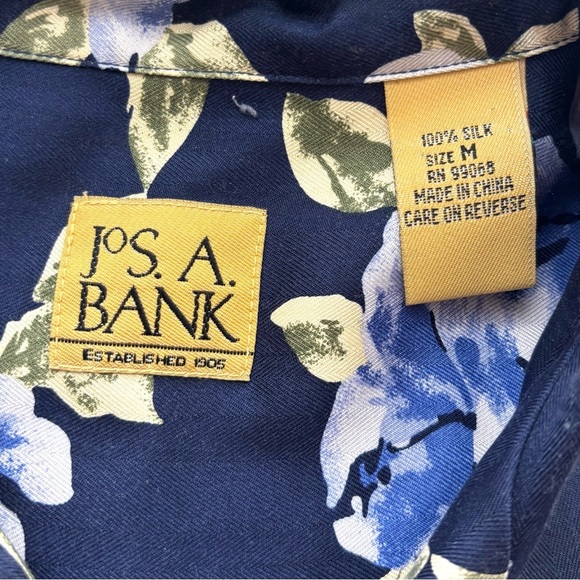 JoS A Banks Navy 100% Silk Hawaiian Tropical Short Sleeve Button Down Top (M) - Picture 13 of 15